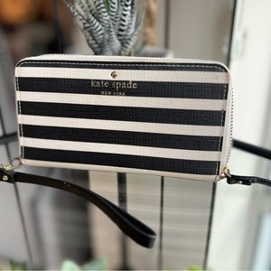 Kate Spade wristlet